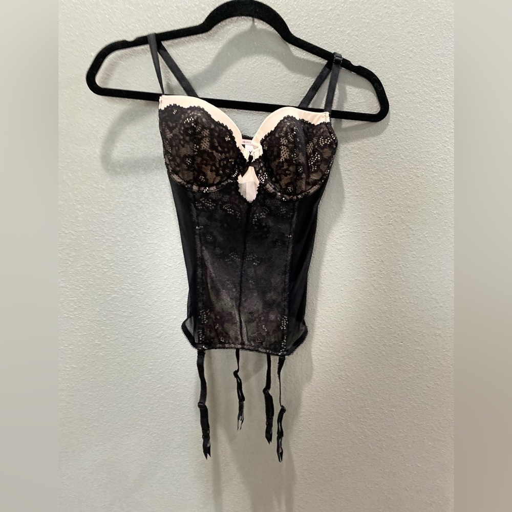 VICTORIA'S SECRET LACE CORSET TOP & V-STRING SET size 34C